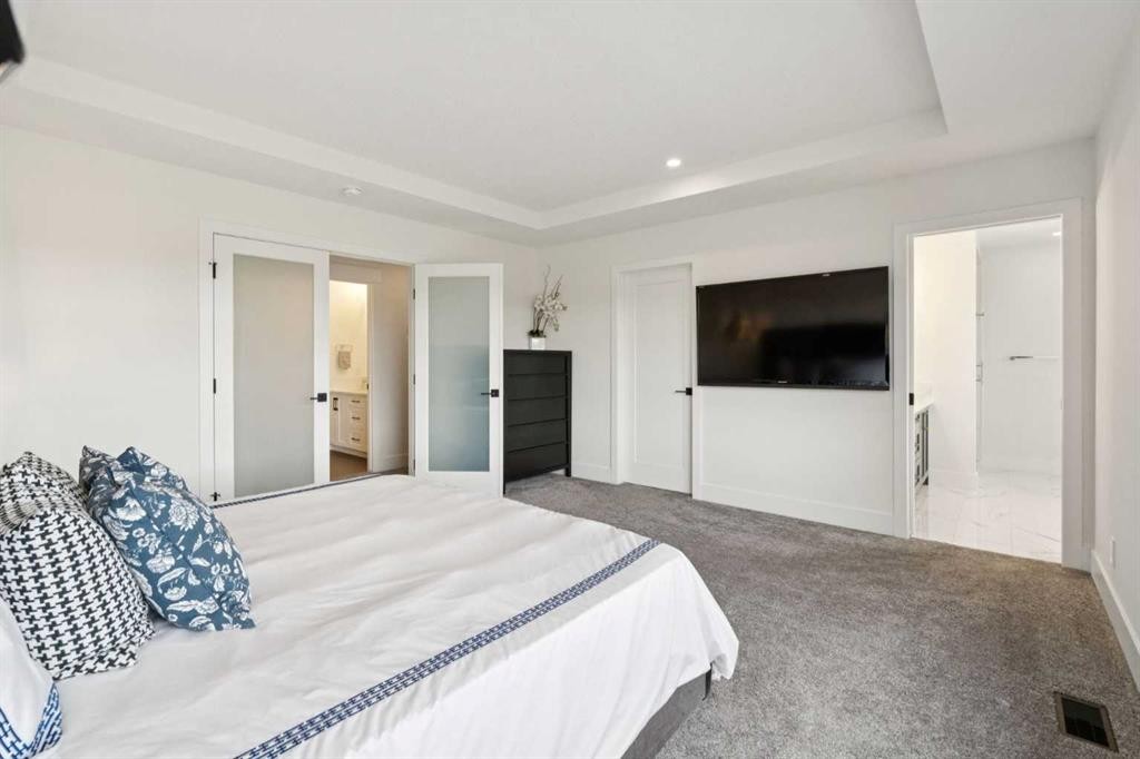 143 Aspen Summit Boulevard Sw, Calgary, AB - Indoor Photo Showing Bedroom