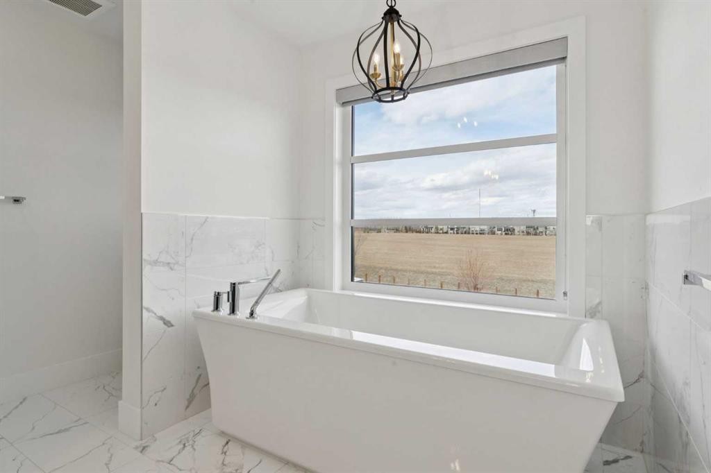 143 Aspen Summit Boulevard Sw, Calgary, AB - Indoor Photo Showing Bathroom