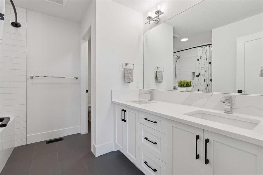 143 Aspen Summit Boulevard Sw, Calgary, AB - Indoor Photo Showing Bathroom