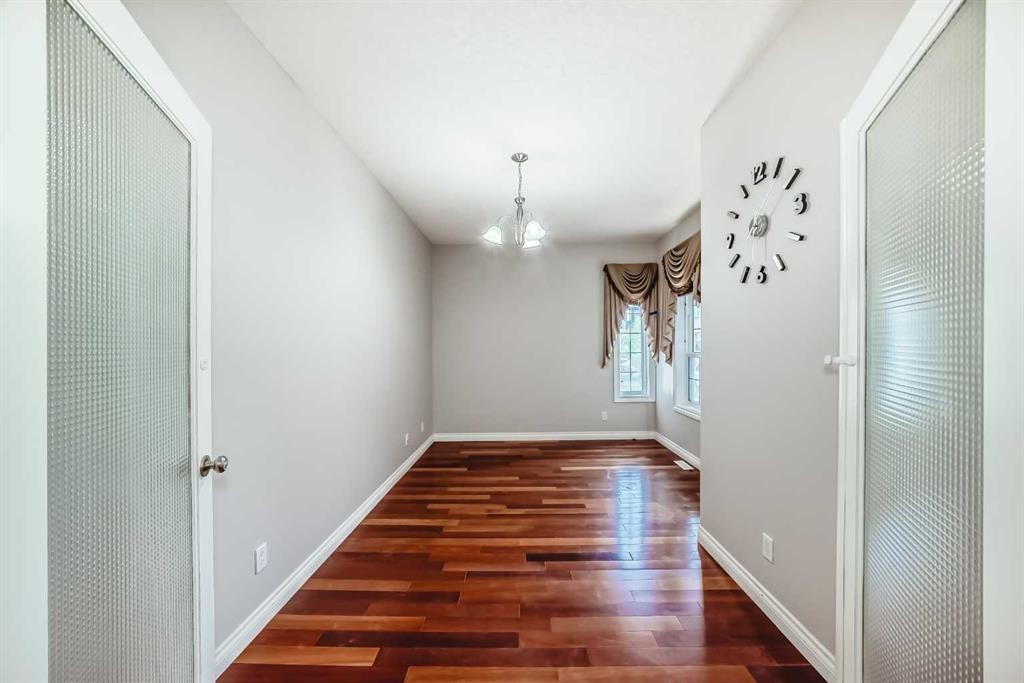 87 Sherwood Circle Nw, Calgary, AB - Indoor Photo Showing Other Room