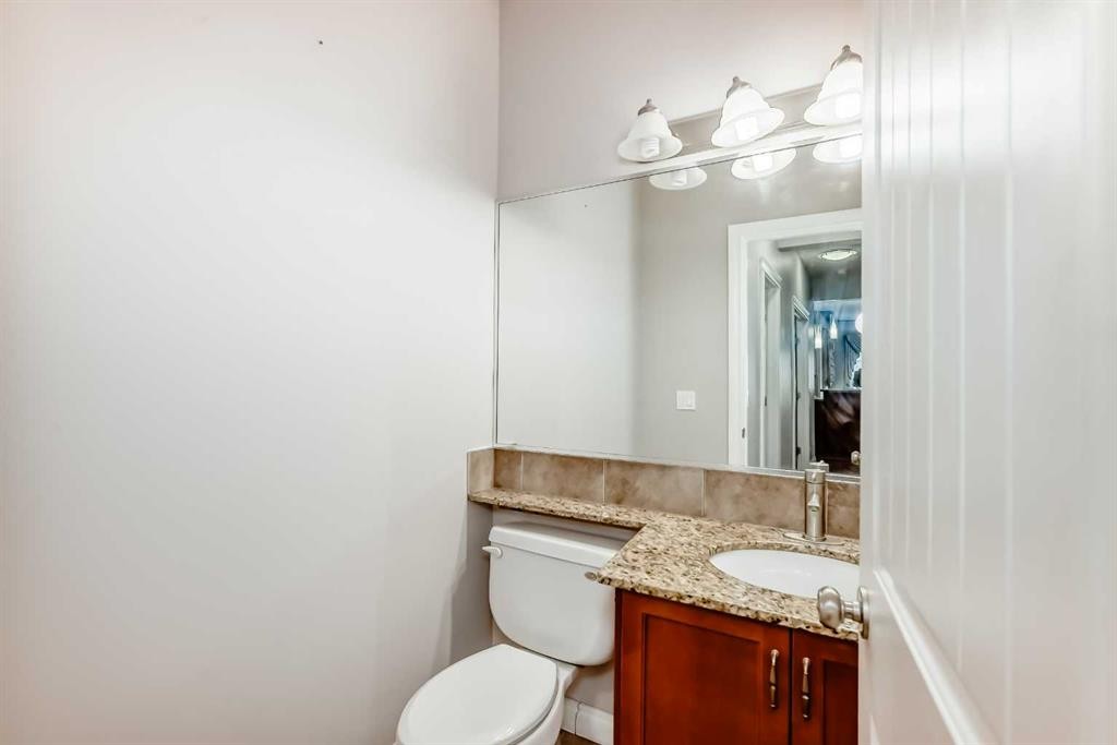 87 Sherwood Circle Nw, Calgary, AB - Indoor Photo Showing Bathroom