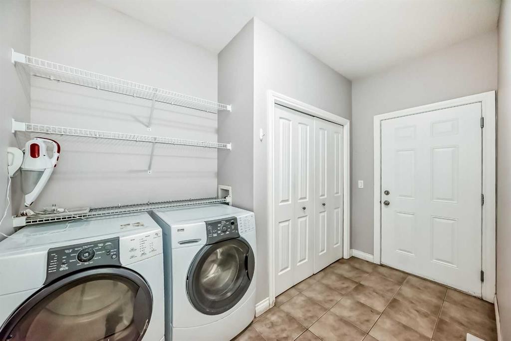 87 Sherwood Circle Nw, Calgary, AB - Indoor Photo Showing Laundry Room