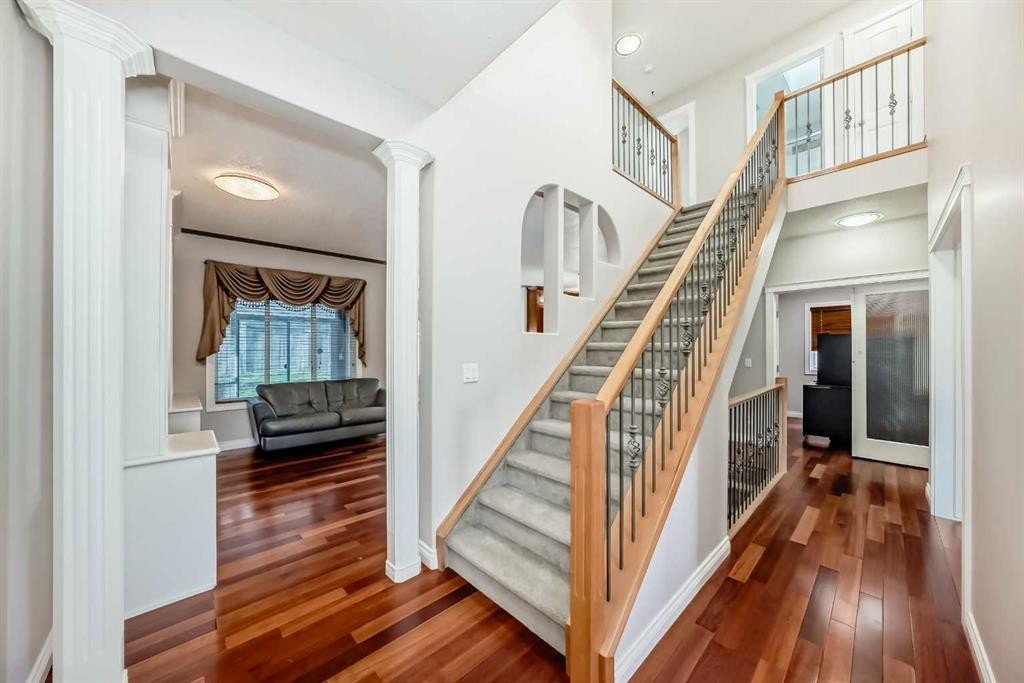 87 Sherwood Circle Nw, Calgary, AB - Indoor Photo Showing Other Room