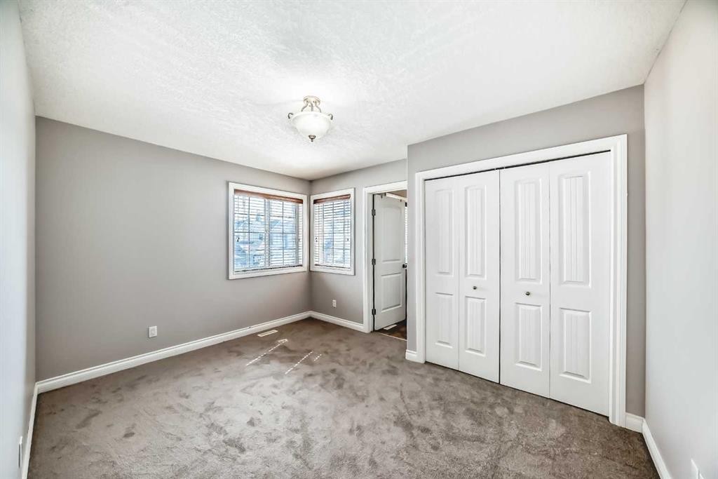 87 Sherwood Circle Nw, Calgary, AB - Indoor Photo Showing Other Room