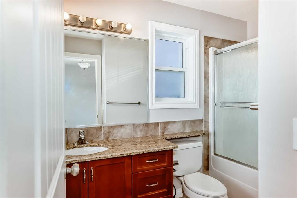 87 Sherwood Circle Nw, Calgary, AB - Indoor Photo Showing Bathroom