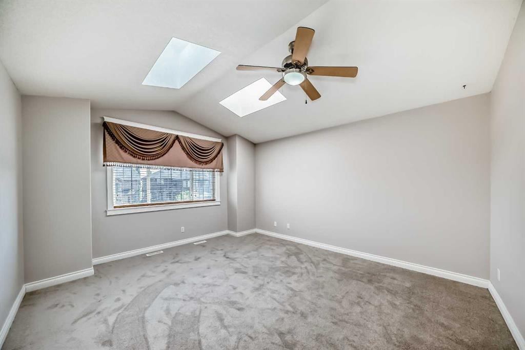 87 Sherwood Circle Nw, Calgary, AB - Indoor Photo Showing Other Room