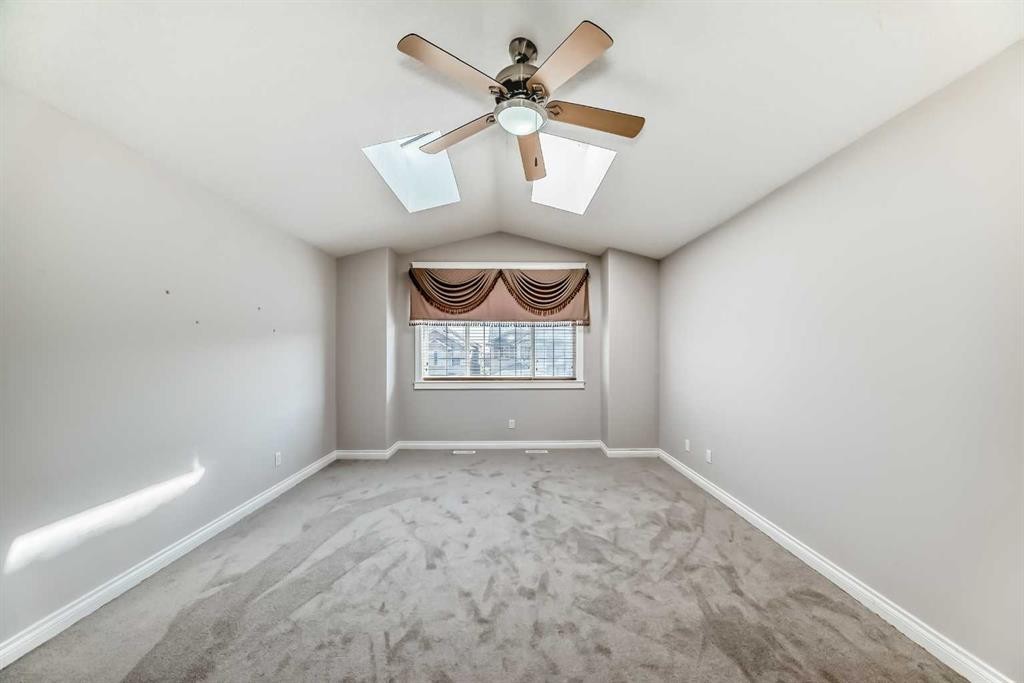 87 Sherwood Circle Nw, Calgary, AB - Indoor Photo Showing Other Room