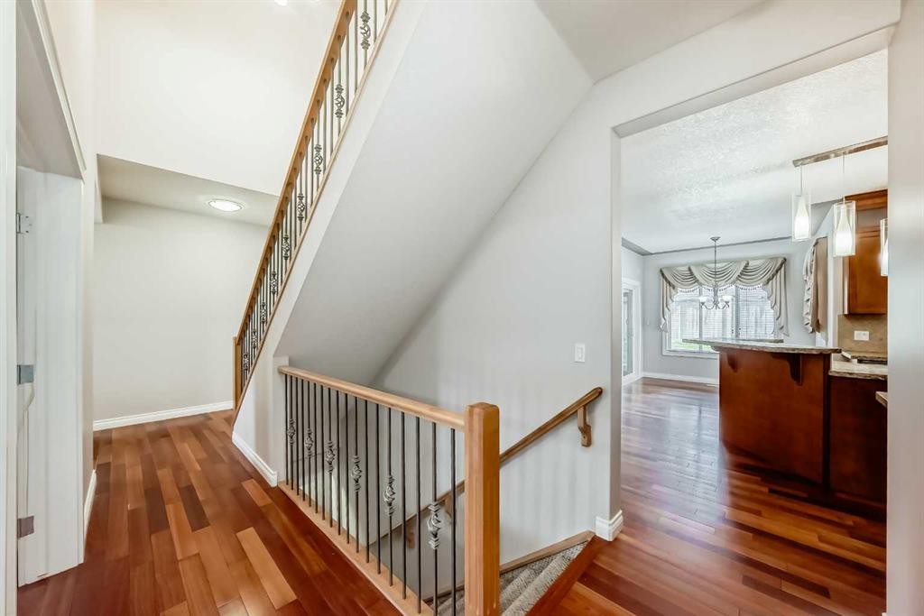 87 Sherwood Circle Nw, Calgary, AB - Indoor Photo Showing Other Room