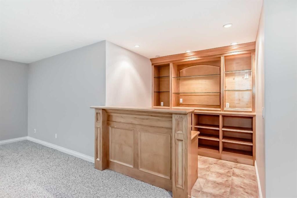 87 Sherwood Circle Nw, Calgary, AB - Indoor Photo Showing Other Room
