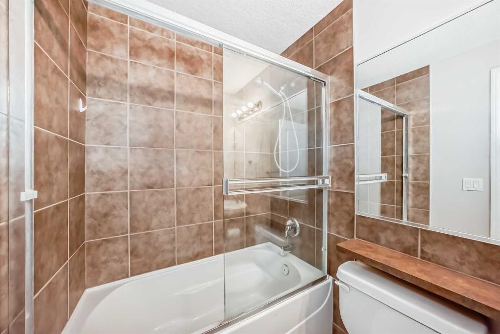 87 Sherwood Circle Nw, Calgary, AB - Indoor Photo Showing Bathroom