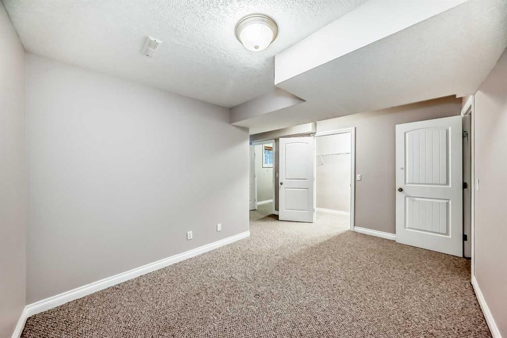 87 Sherwood Circle Nw, Calgary, AB - Indoor Photo Showing Other Room
