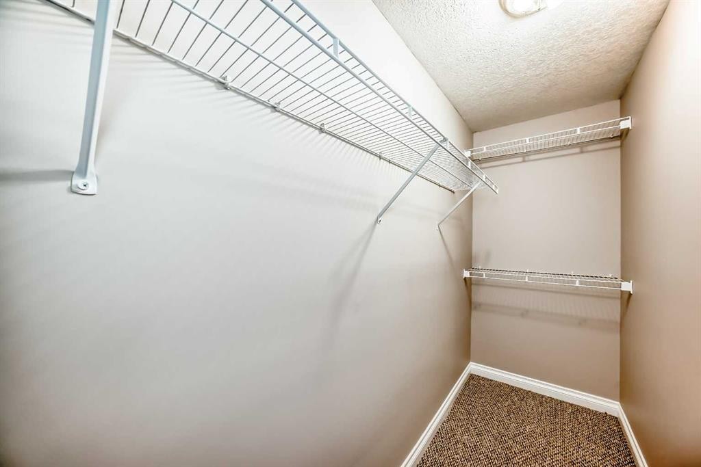 87 Sherwood Circle Nw, Calgary, AB - Indoor Photo Showing Other Room