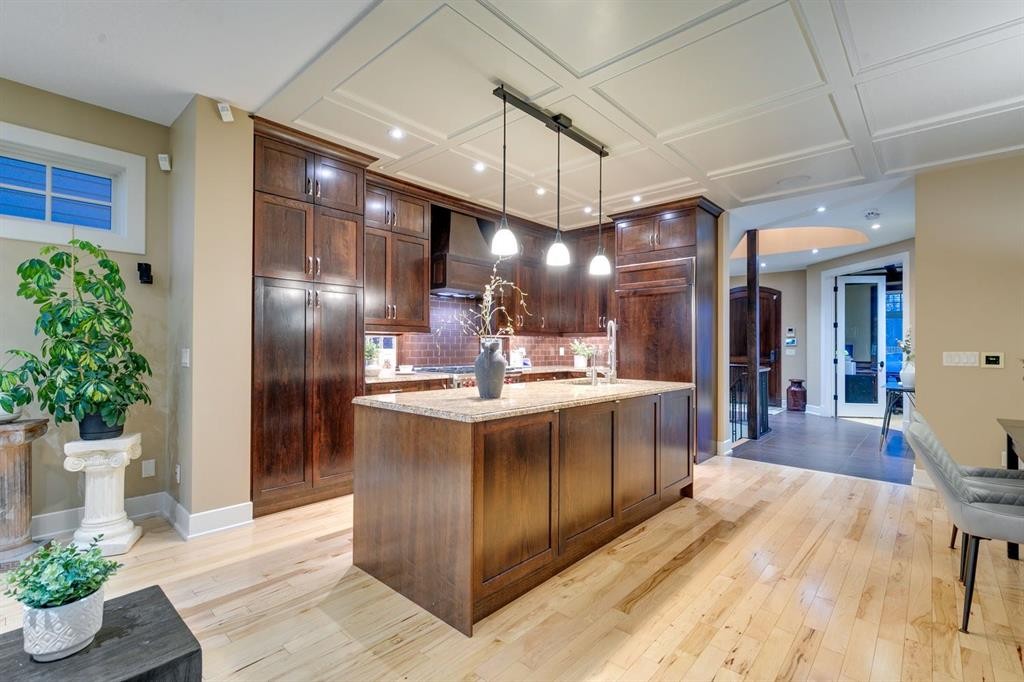 1727 Bowness Road Nw, Calgary, AB - Indoor Photo Showing Kitchen