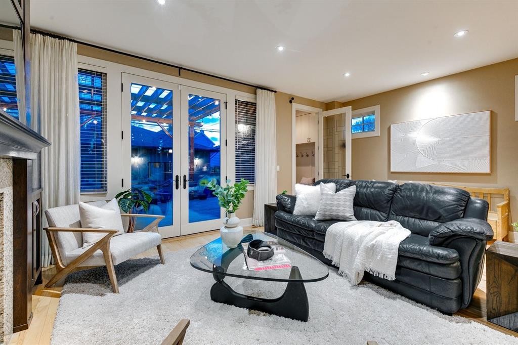 1727 Bowness Road Nw, Calgary, AB - Indoor Photo Showing Living Room