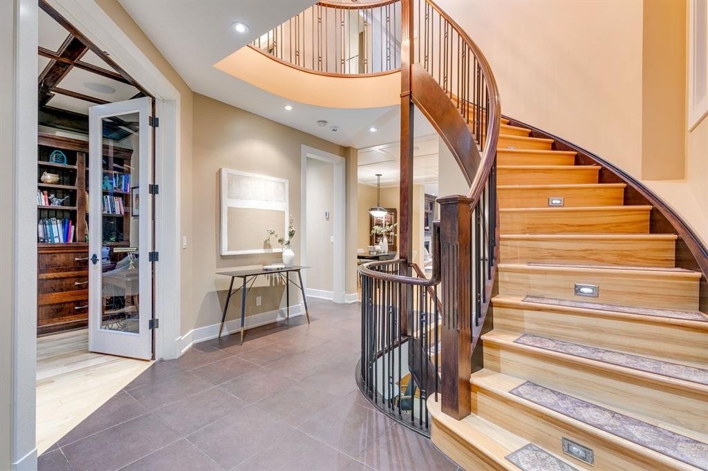 1727 Bowness Road Nw, Calgary, AB - Indoor Photo Showing Other Room