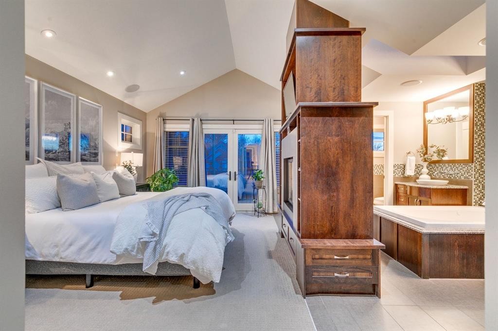 1727 Bowness Road Nw, Calgary, AB - Indoor Photo Showing Bedroom