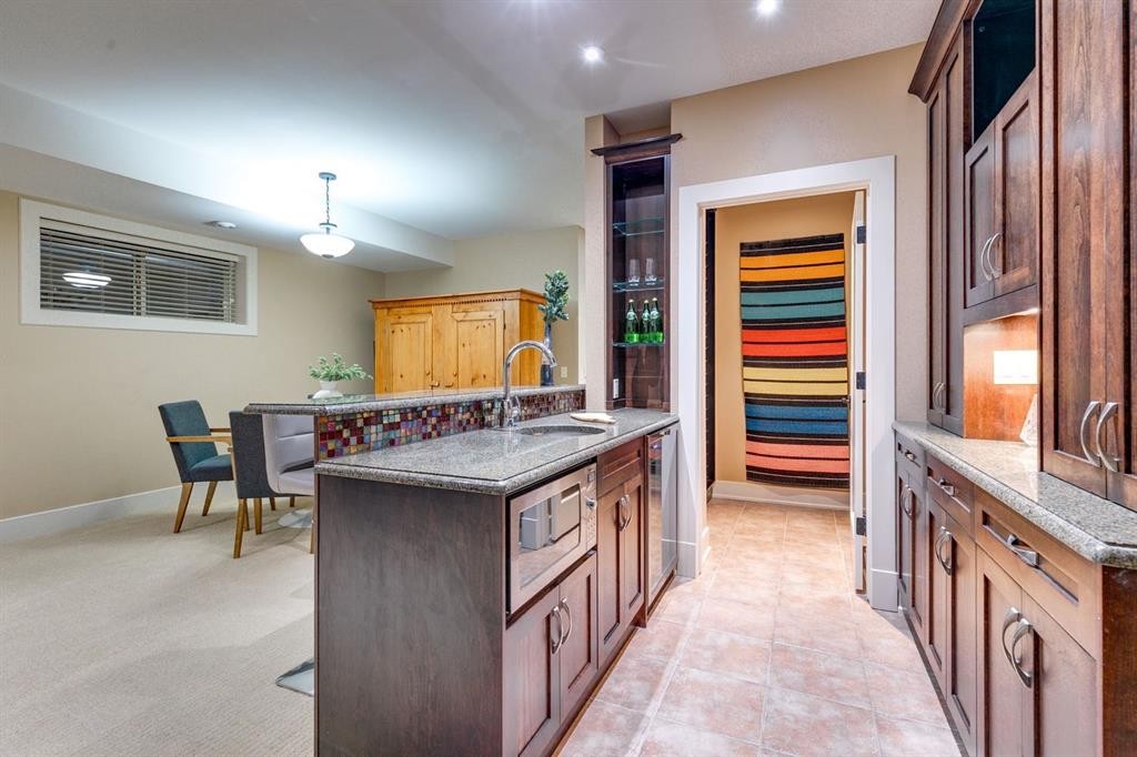 1727 Bowness Road Nw, Calgary, AB - Indoor Photo Showing Kitchen