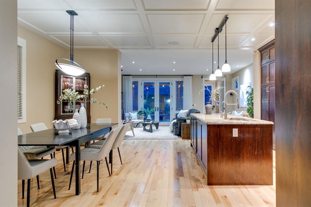 1727 Bowness Road Nw, Calgary, AB - Indoor Photo Showing Dining Room