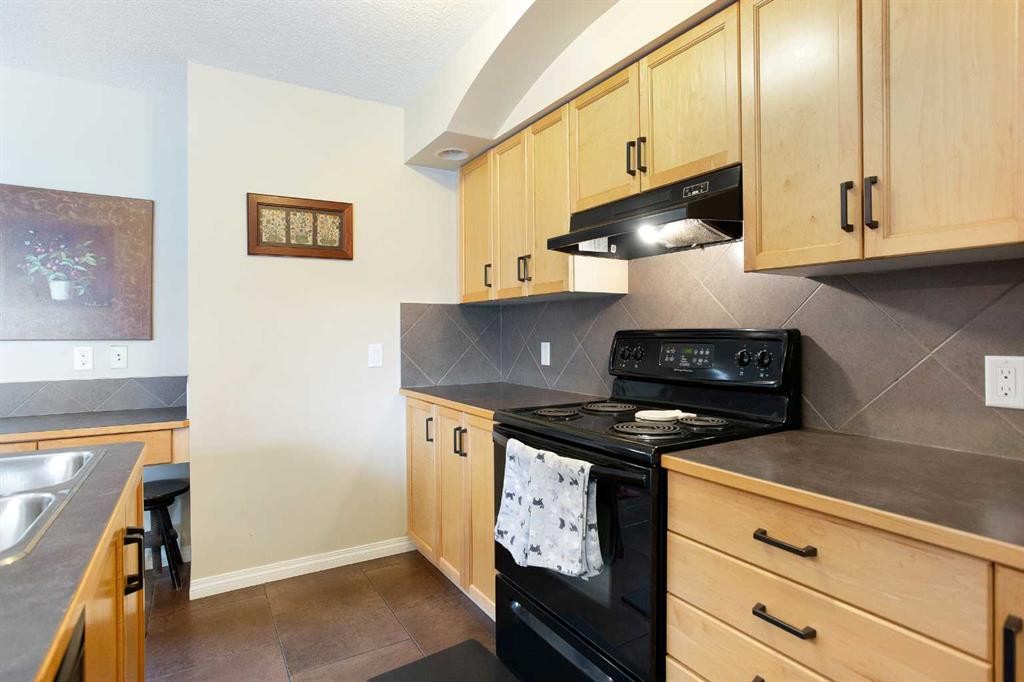 204 Eversyde Circle Sw, Calgary, AB - Indoor Photo Showing Kitchen With Double Sink