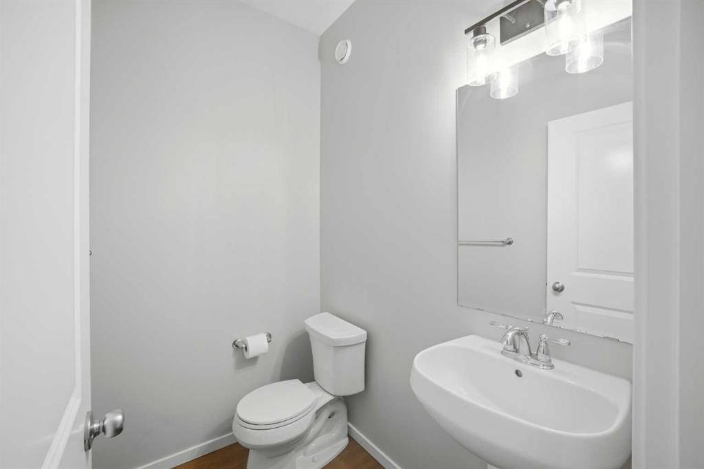 76 Nolancrest Green Nw, Calgary, AB - Indoor Photo Showing Bathroom