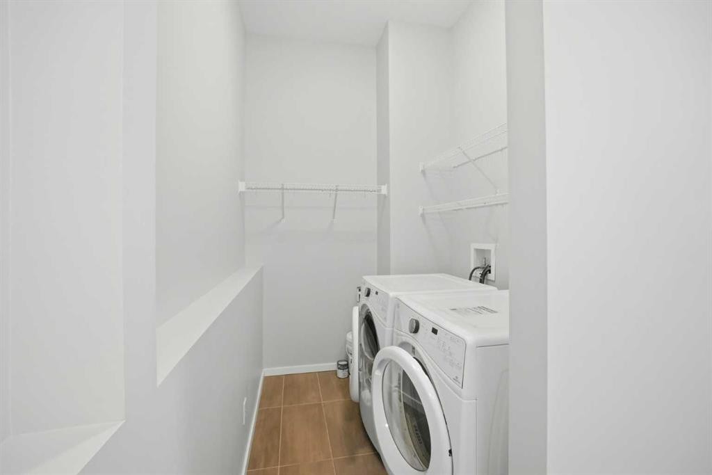 76 Nolancrest Green Nw, Calgary, AB - Indoor Photo Showing Laundry Room