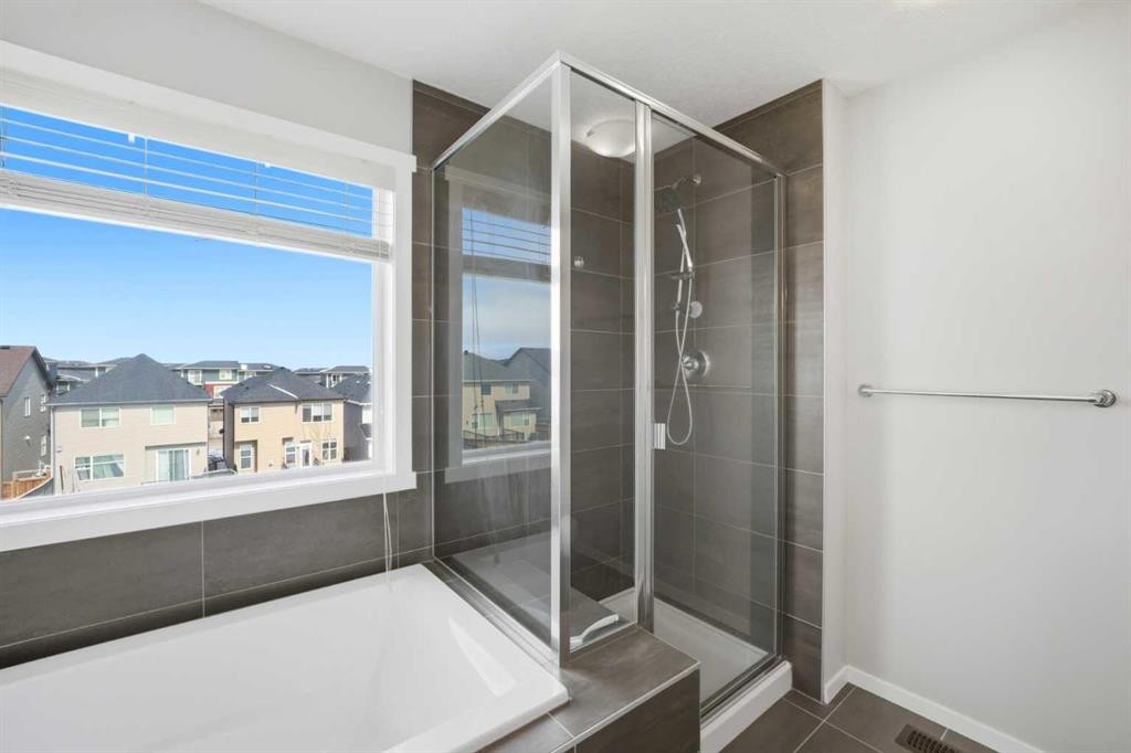 76 Nolancrest Green Nw, Calgary, AB - Indoor Photo Showing Bathroom