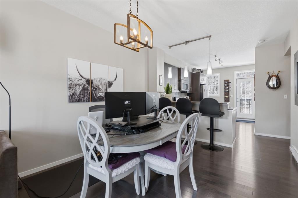 412 Ascot Circle Sw, Calgary, AB - Indoor Photo Showing Dining Room