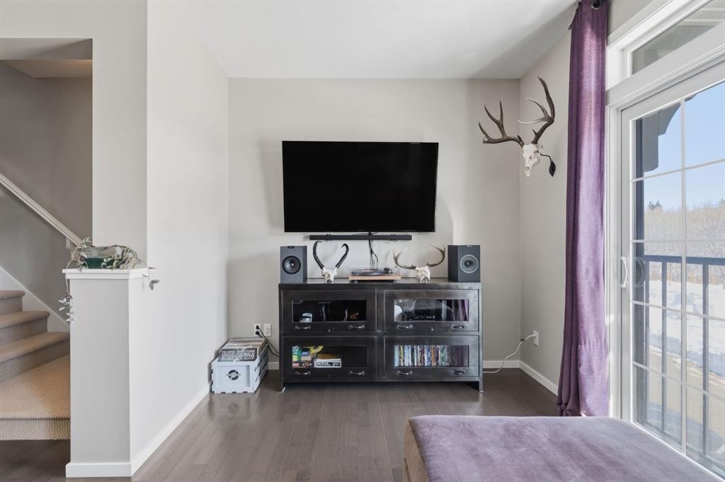 412 Ascot Circle Sw, Calgary, AB - Indoor Photo Showing Other Room