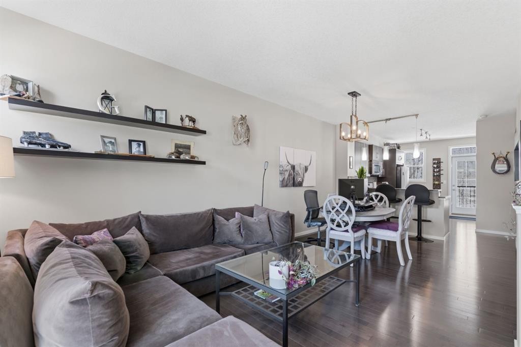 412 Ascot Circle Sw, Calgary, AB - Indoor Photo Showing Living Room