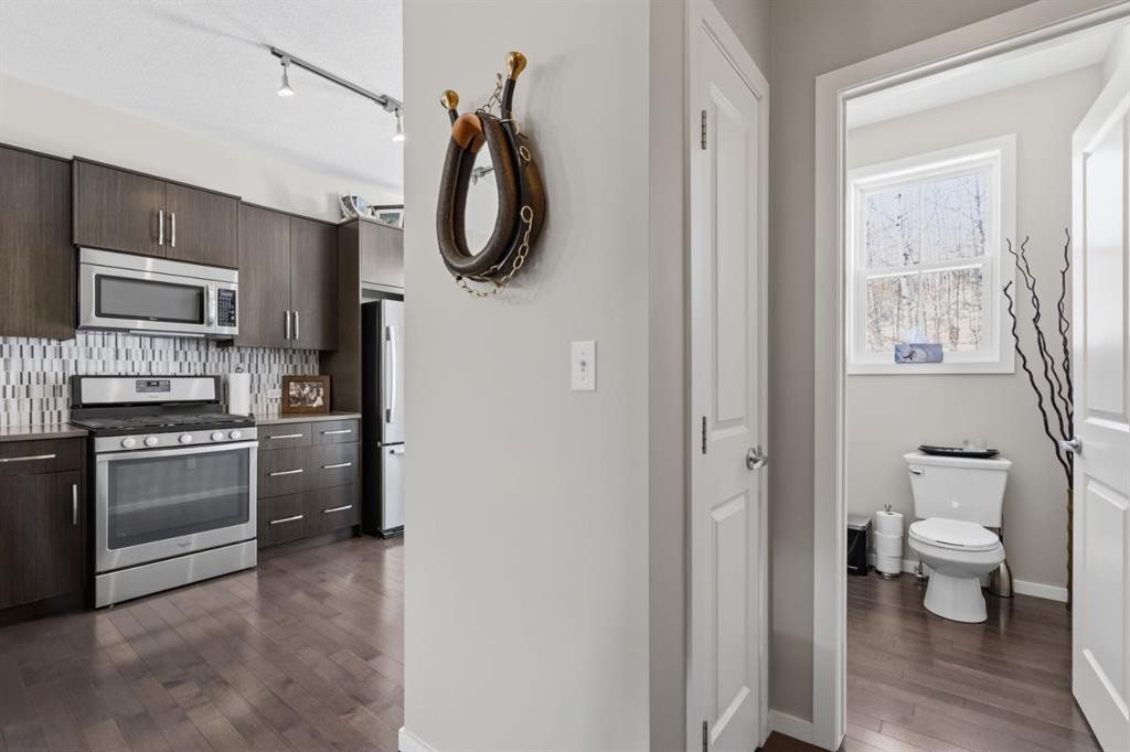 412 Ascot Circle Sw, Calgary, AB - Indoor Photo Showing Kitchen