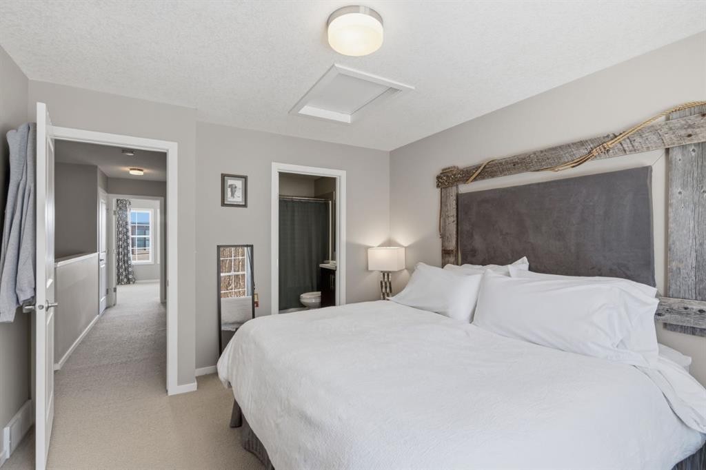 412 Ascot Circle Sw, Calgary, AB - Indoor Photo Showing Bedroom