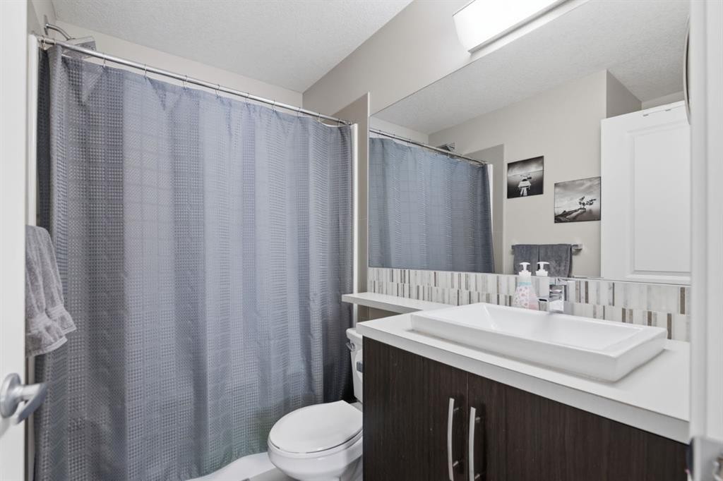 412 Ascot Circle Sw, Calgary, AB - Indoor Photo Showing Bathroom