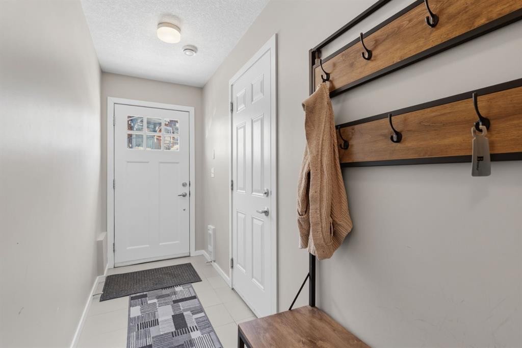 412 Ascot Circle Sw, Calgary, AB - Indoor Photo Showing Other Room