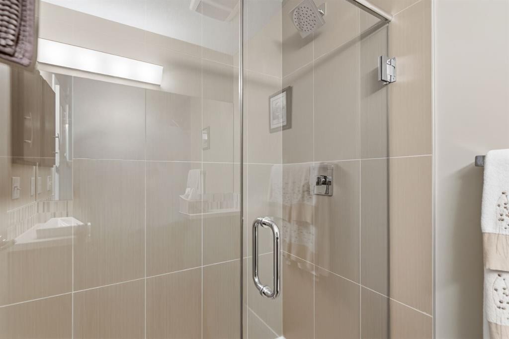 412 Ascot Circle Sw, Calgary, AB - Indoor Photo Showing Bathroom