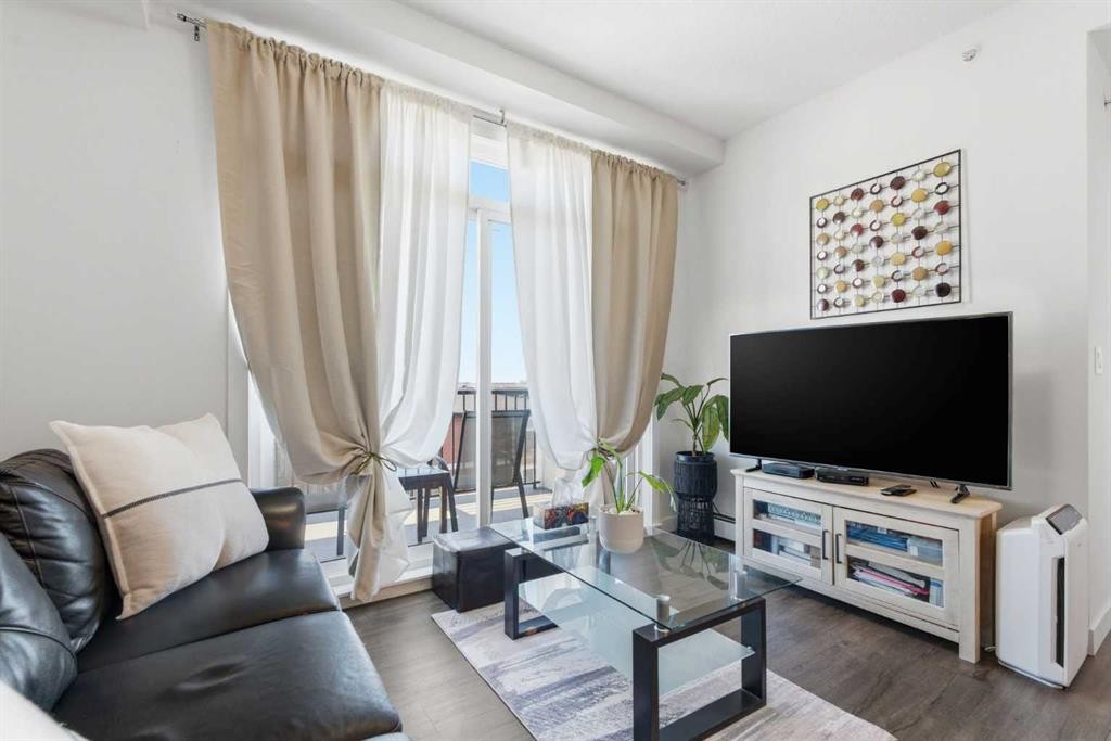 414-30 Walgrove Se, Calgary, AB - Indoor Photo Showing Living Room