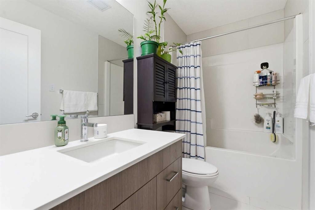 414-30 Walgrove Se, Calgary, AB - Indoor Photo Showing Bathroom
