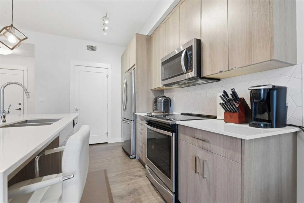 414-30 Walgrove Se, Calgary, AB - Indoor Photo Showing Kitchen With Double Sink