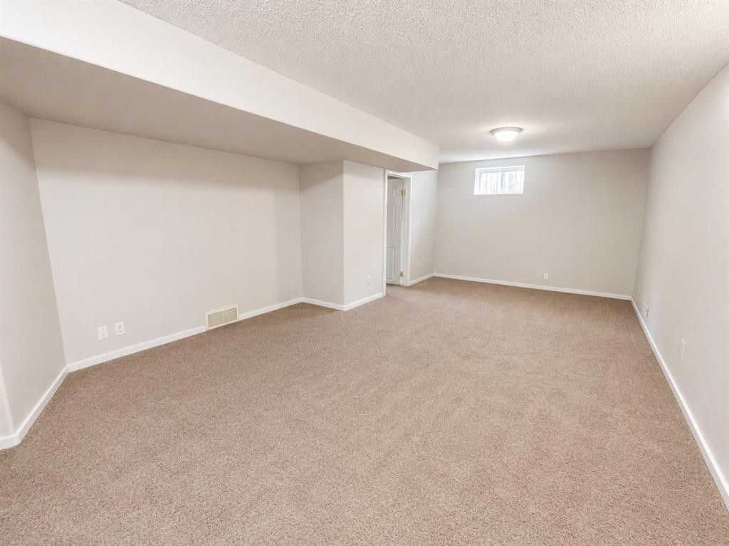 19 Meadowview Road Sw, Calgary, AB