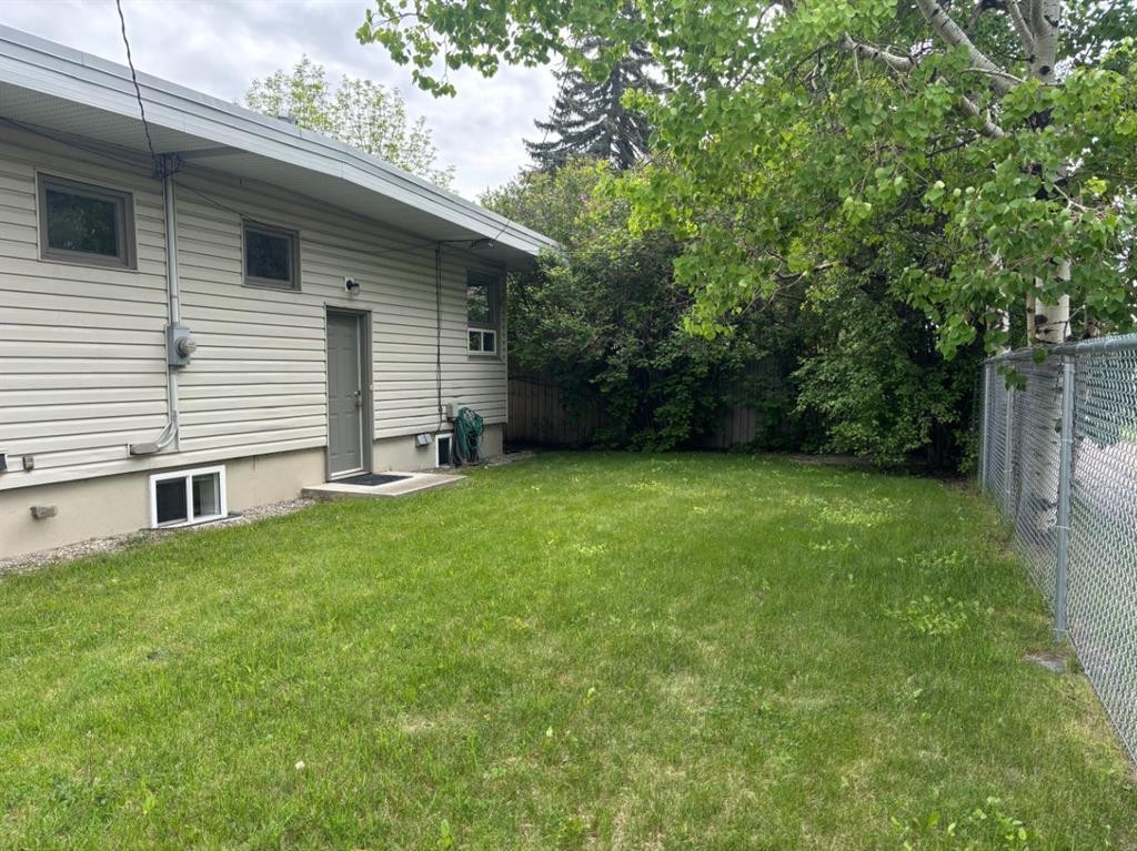 19 Meadowview Road Sw, Calgary, AB