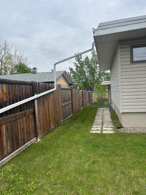 19 Meadowview Road Sw, Calgary, AB