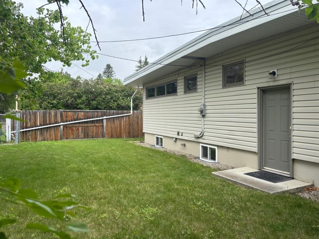 19 Meadowview Road Sw, Calgary, AB