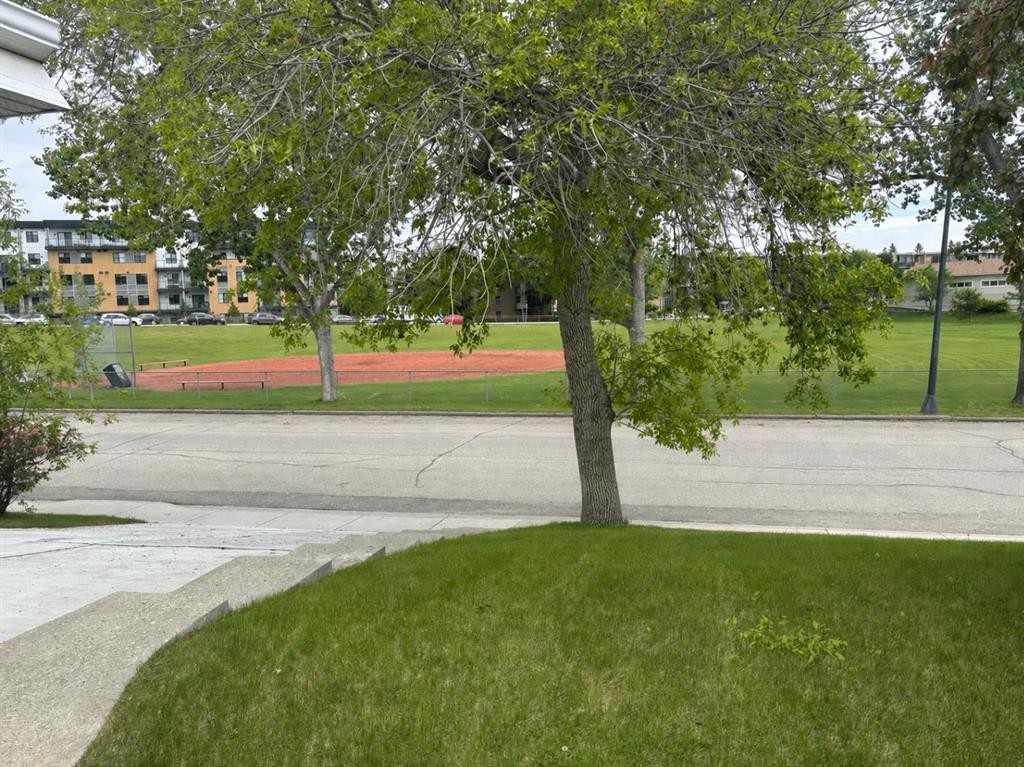 19 Meadowview Road Sw, Calgary, AB