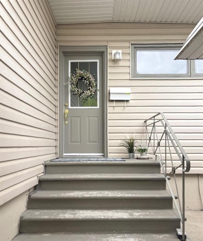 19 Meadowview Road Sw, Calgary, AB