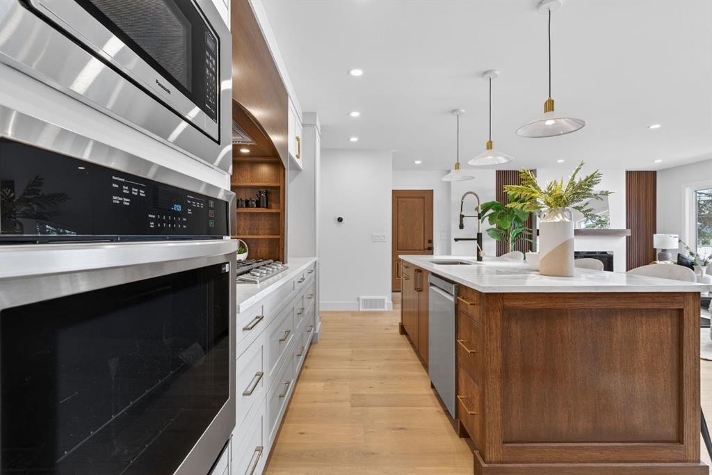 10619 Mapleglen Crescent Se, Calgary, AB - Indoor Photo Showing Kitchen With Upgraded Kitchen