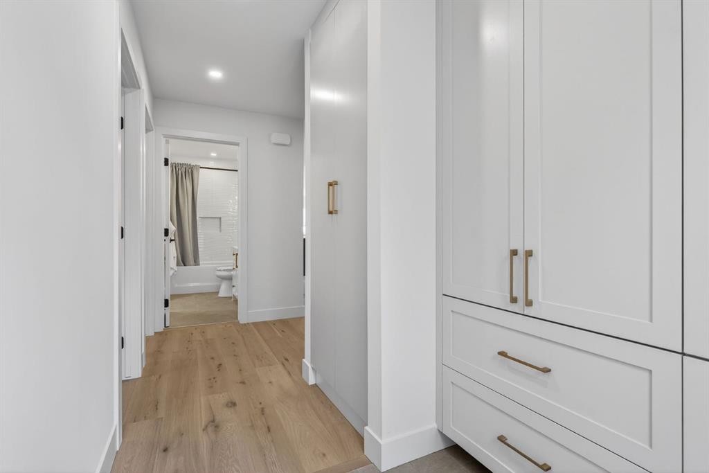 10619 Mapleglen Crescent Se, Calgary, AB - Indoor Photo Showing Other Room