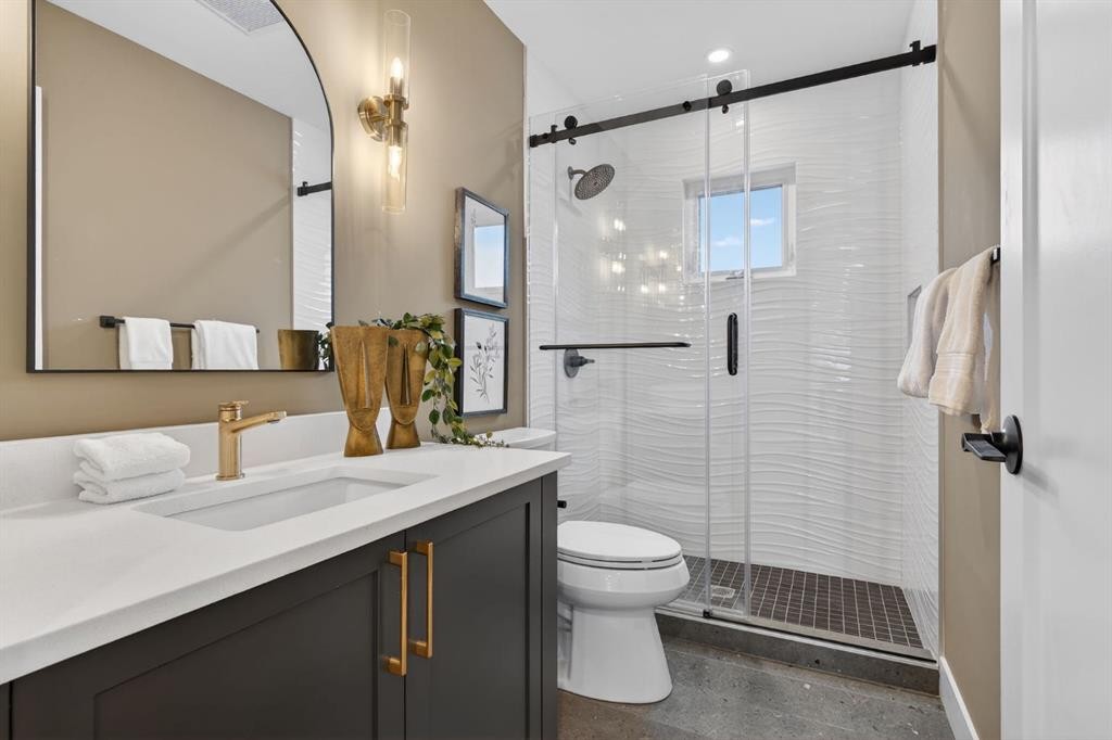 10619 Mapleglen Crescent Se, Calgary, AB - Indoor Photo Showing Bathroom