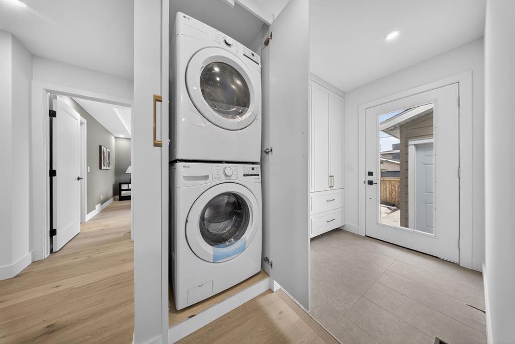 10619 Mapleglen Crescent Se, Calgary, AB - Indoor Photo Showing Laundry Room