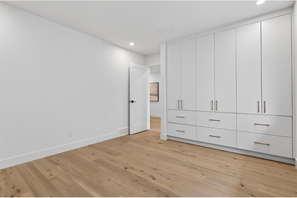 10619 Mapleglen Crescent Se, Calgary, AB - Indoor Photo Showing Other Room