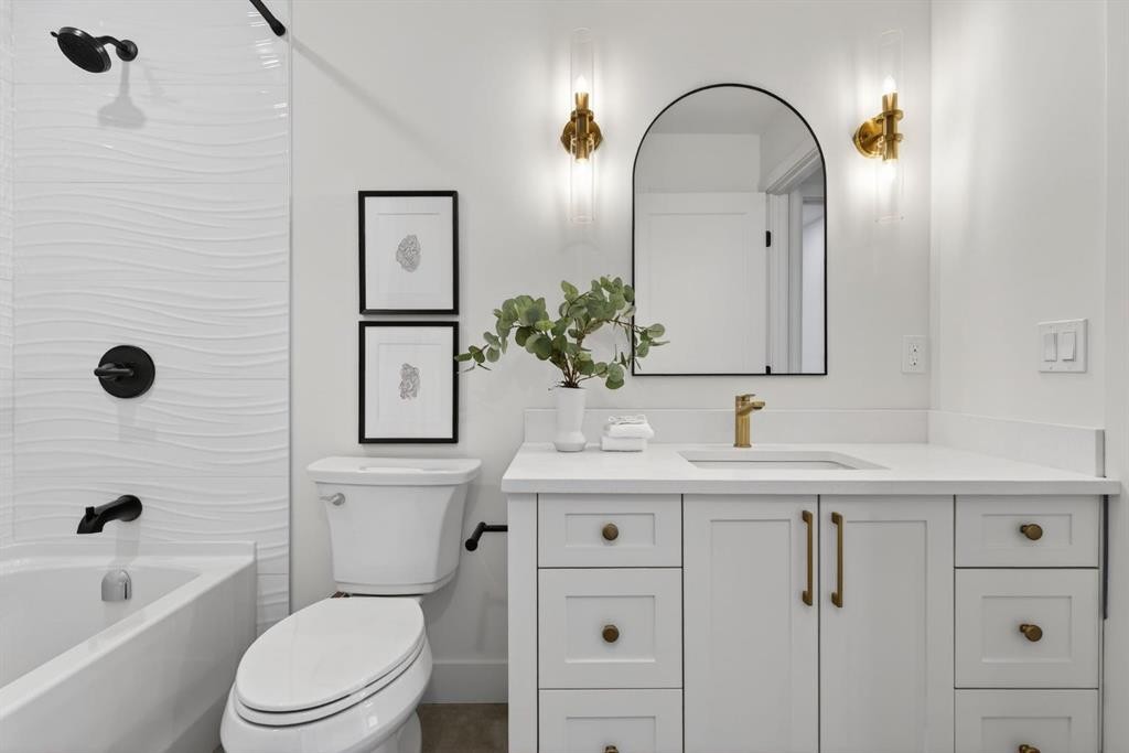 10619 Mapleglen Crescent Se, Calgary, AB - Indoor Photo Showing Bathroom