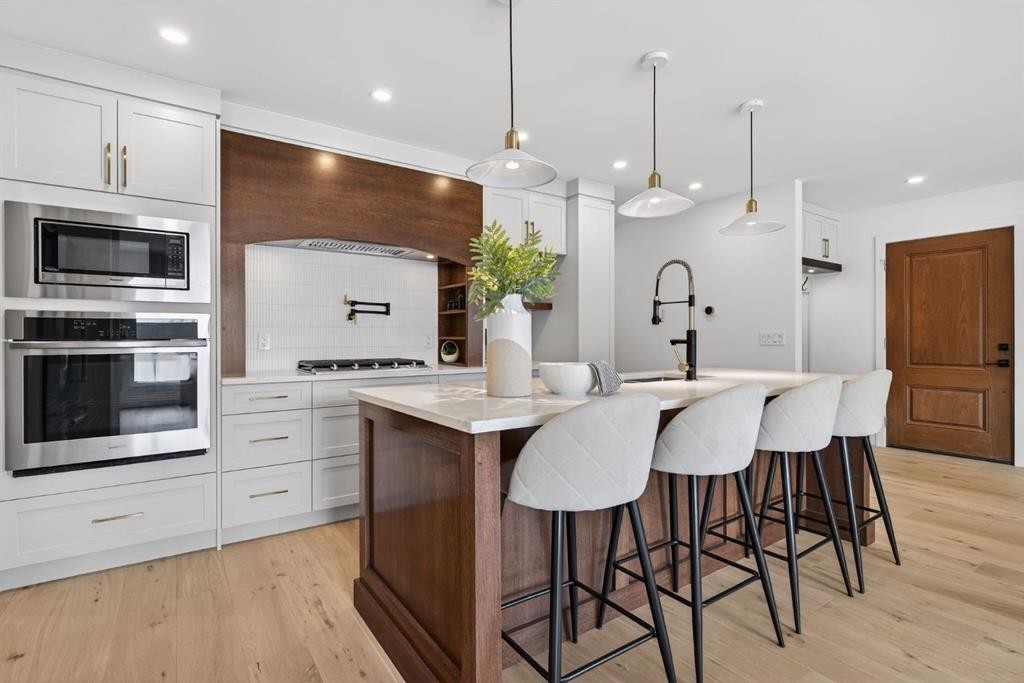 10619 Mapleglen Crescent Se, Calgary, AB - Indoor Photo Showing Kitchen With Upgraded Kitchen